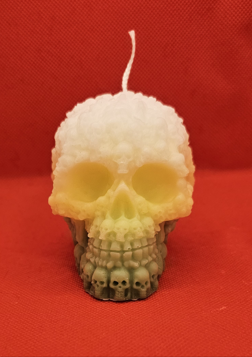 Totenkopf aus kleinen Totenköpfen Gelb-grün