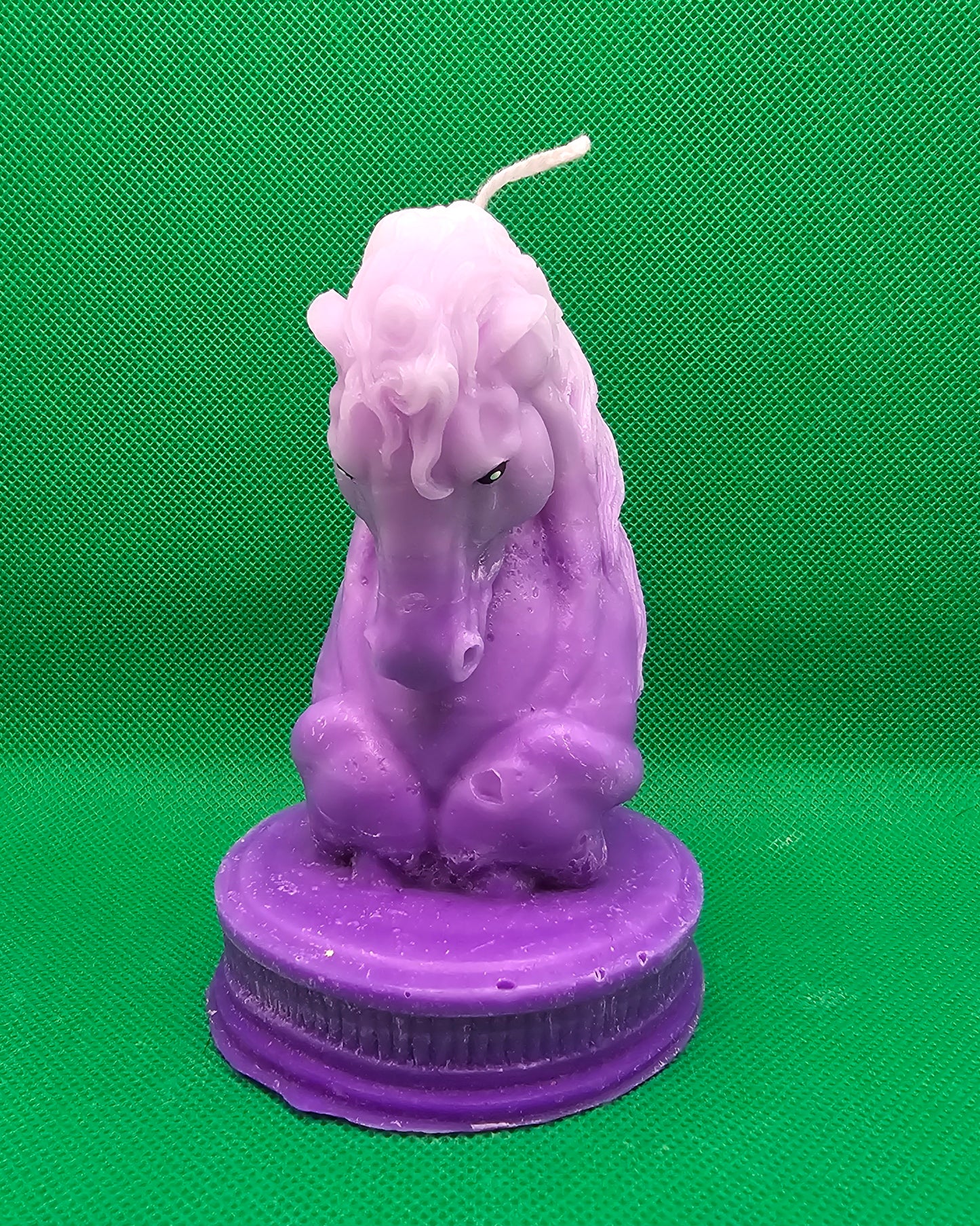 Pferde Büste auf Sockel violett