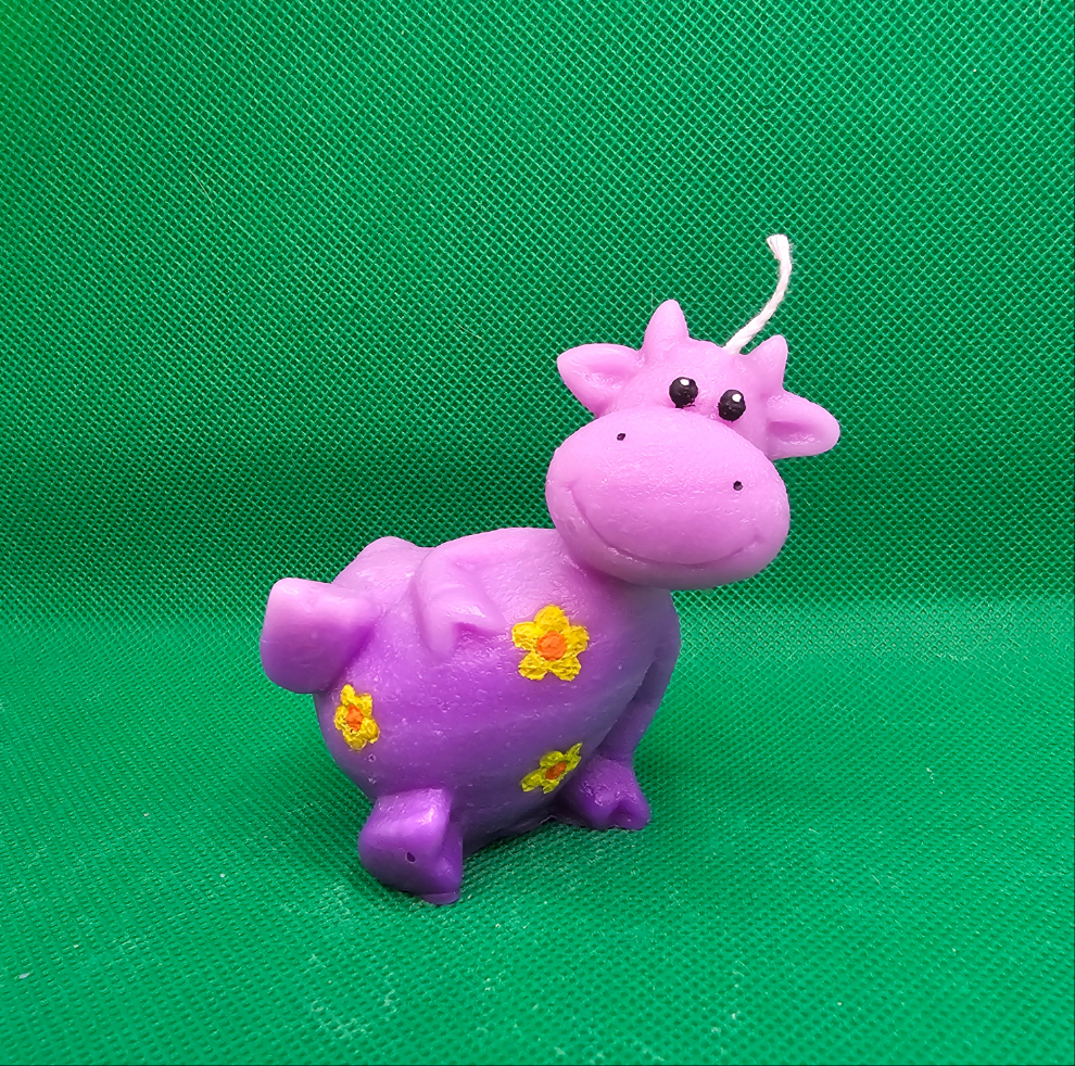 Kuh violett mit Blümchen