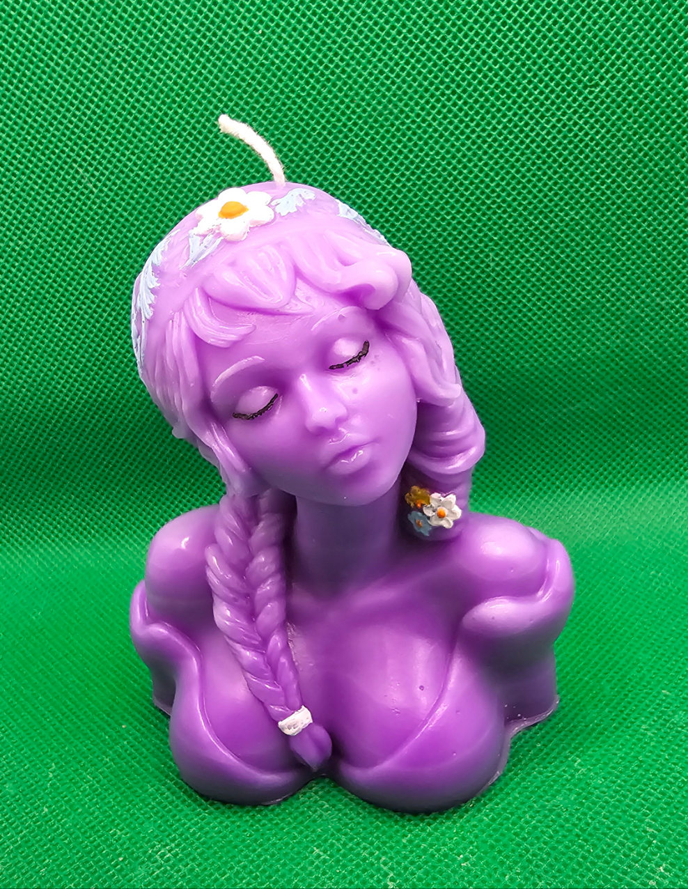 Frauen Büste violett mit Zopf