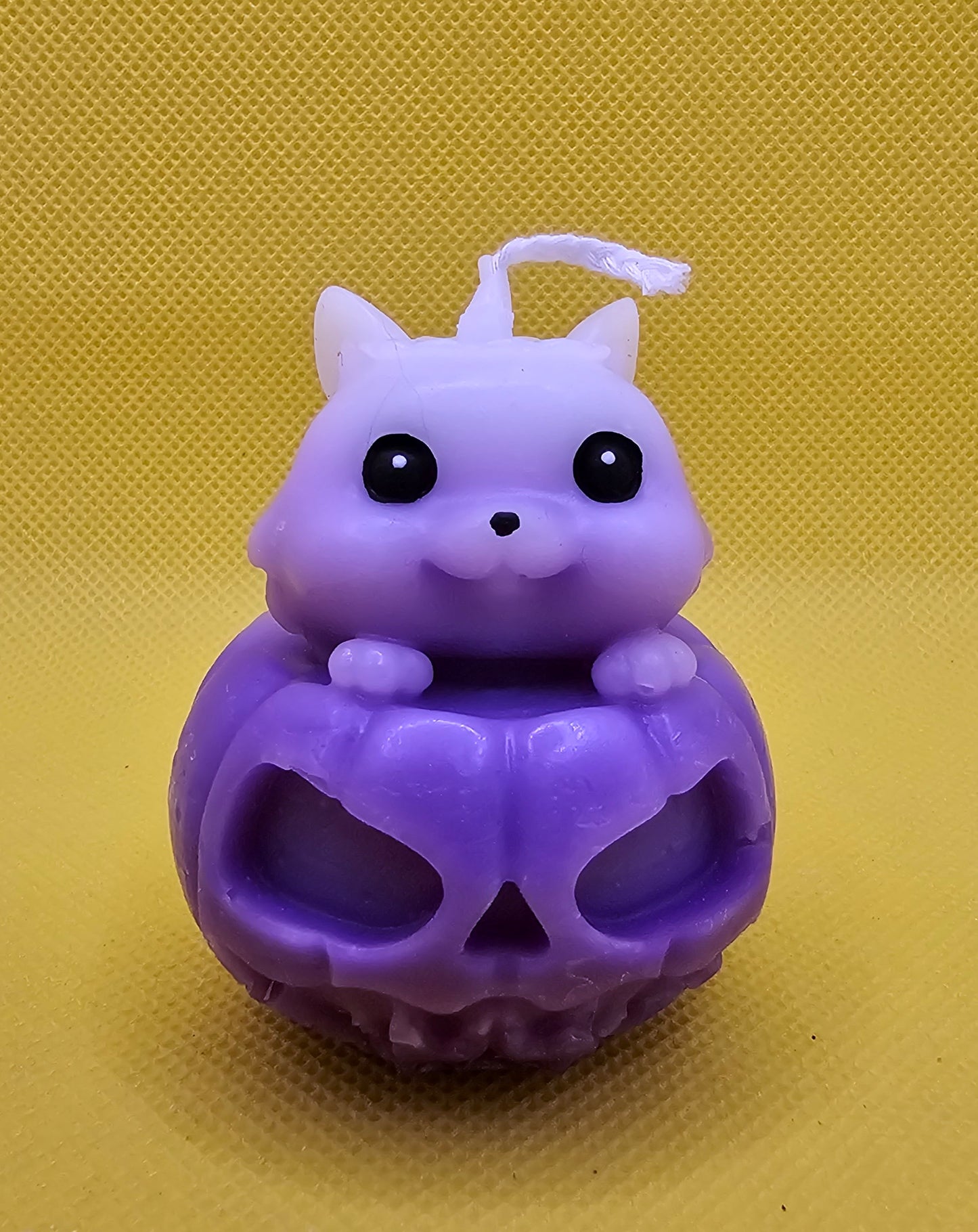 Nager violett in Halloween Kürbis klein