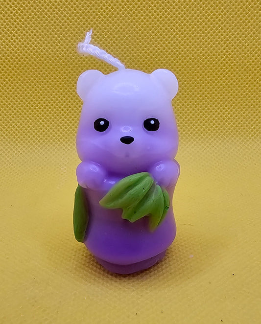 Bärchen violett in topf mit Blätter sehr klein